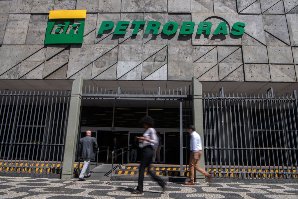 Petrobras gasta R$ 1,3 milhão cada vez que governo troca seu presidente