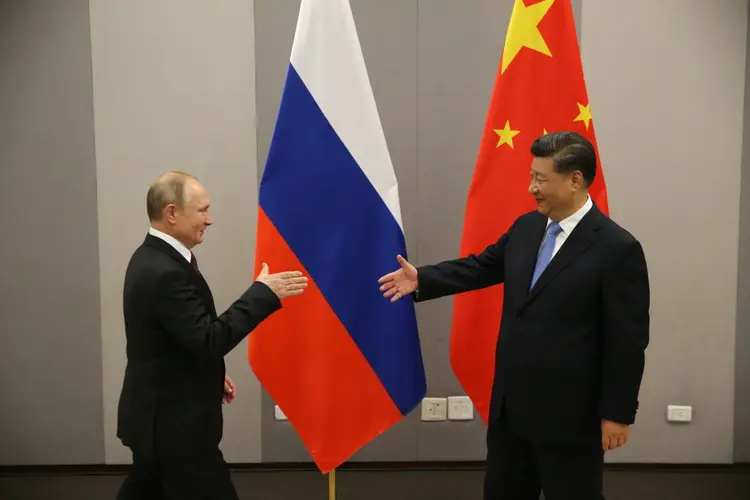 Putin e Xi: mesmo com fortes laços, Rússia desconfiava da China (Mikhail Svetlov / Colaborador/Getty Images)