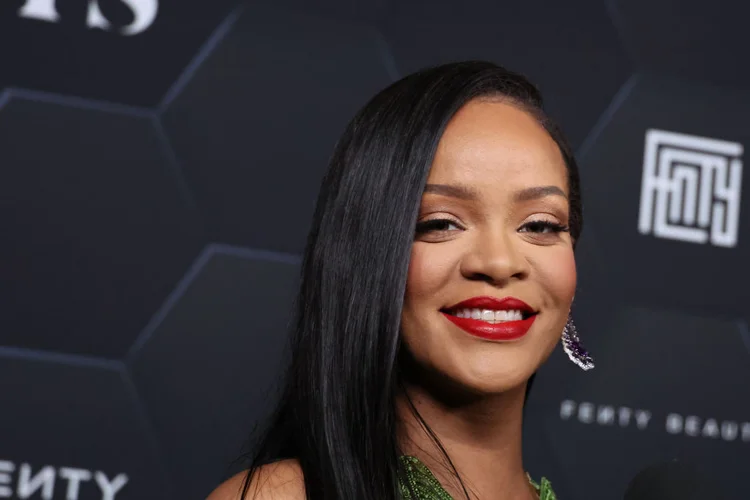 Rihanna: “Eu faço o que quero fazer, eu controlo minha visão, som e roupas" (Mike Coppola/Getty Images)