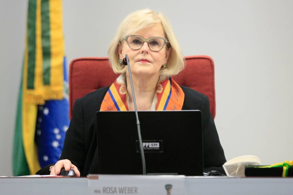Rosa Weber dá dez dias para Bolsonaro explicar perdão a Daniel Silveira