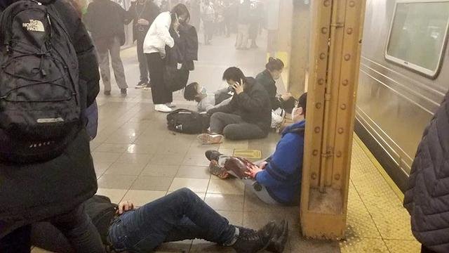 Várias pessoas são baleadas em estação de metrô de Nova York