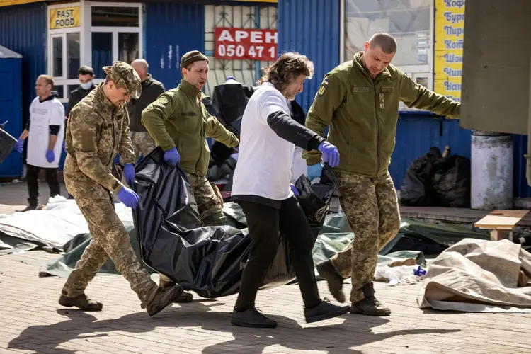 Guerra na Ucrânia: civis morrem após bombardeio em estação ferroviária usada por civis refugiados (FADEL SENNA/AFP)