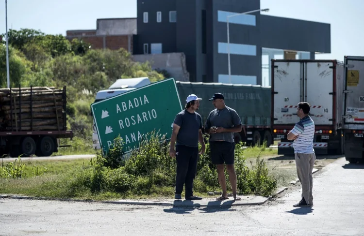 Caminhoneiros fazem greve em Victoria, província de de Entre Ríos, Argentina, em 14 de abril de 2022

 (AFP/AFP)
