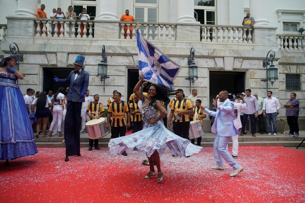 Carnaval: após dois anos, escolas de samba voltam ao Sambódromo