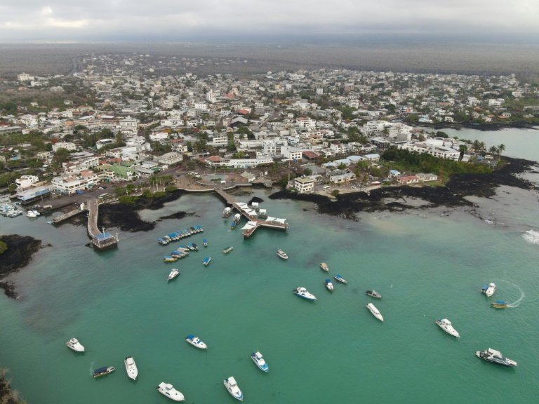 Navio que transportava diesel naufraga nas ilhas equatorianas de Galápagos