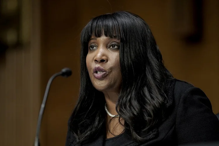 Senado dos EUA confirma Lisa Cook, primeira negra no conselho do Fed (CEDENO / POOL/AFP)