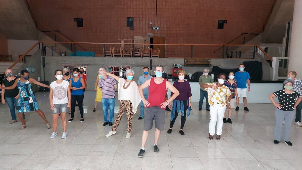 Dança de salão gratuita no saguão do Teatro Sérgio Cardoso