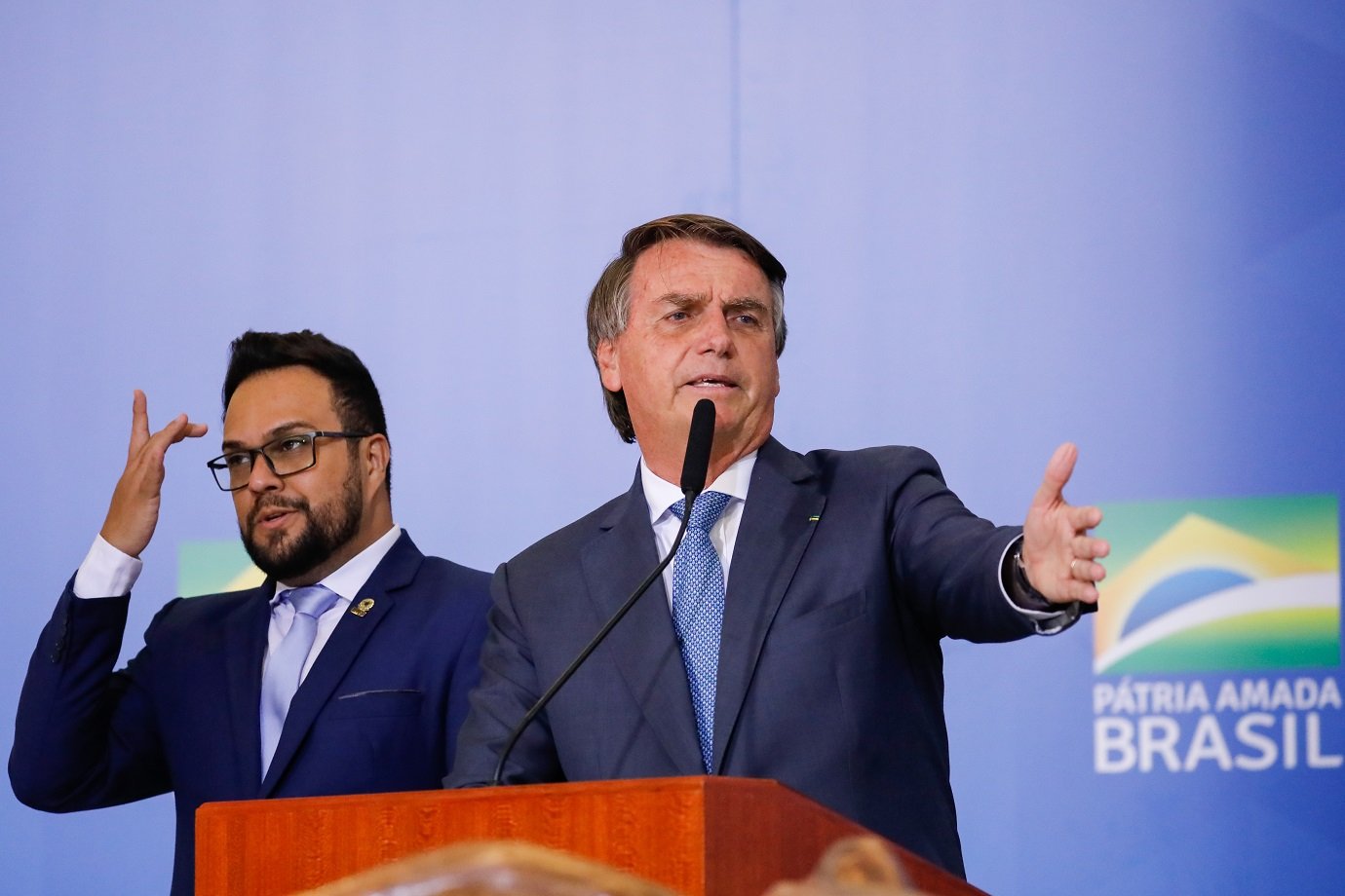 Bolsonaro promete recriar Ministério da Indústria extinguido por Guedes