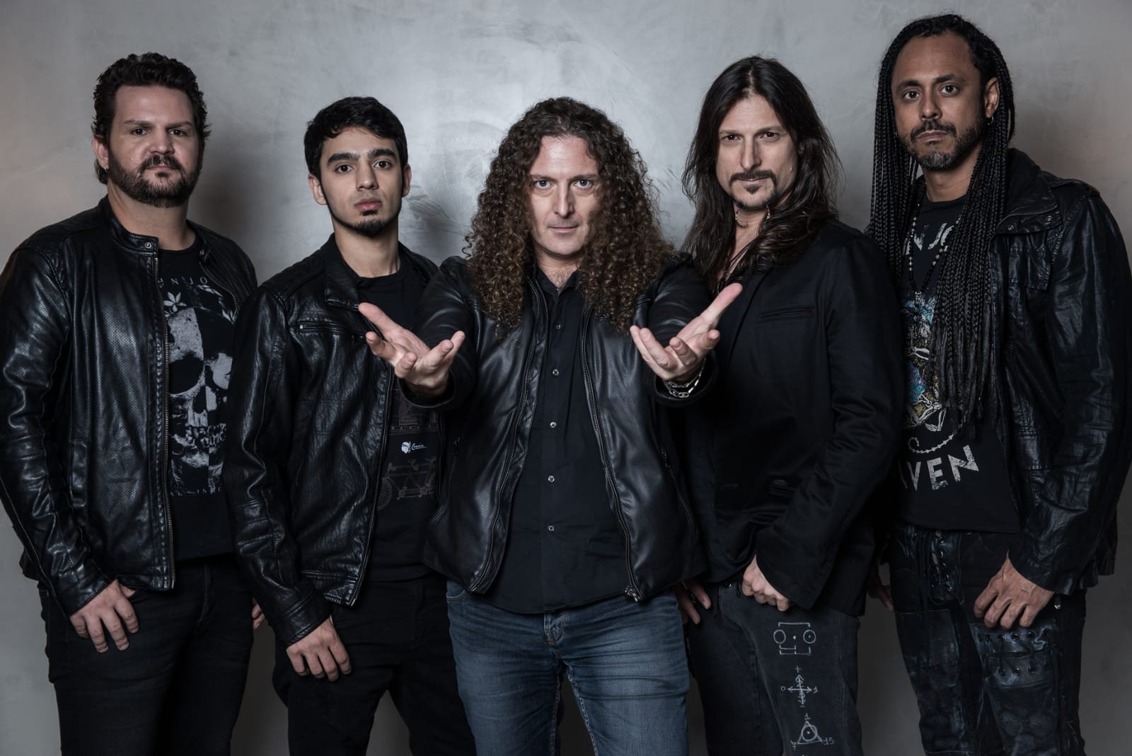 Banda Angra anuncia plataforma de NFTs e afirma: "é uma revolução"