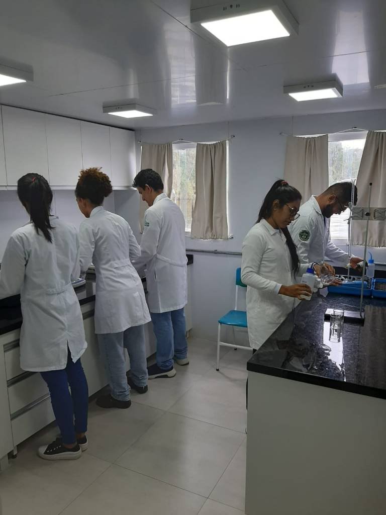 Equipe1 Barco-laboratório Amazonia