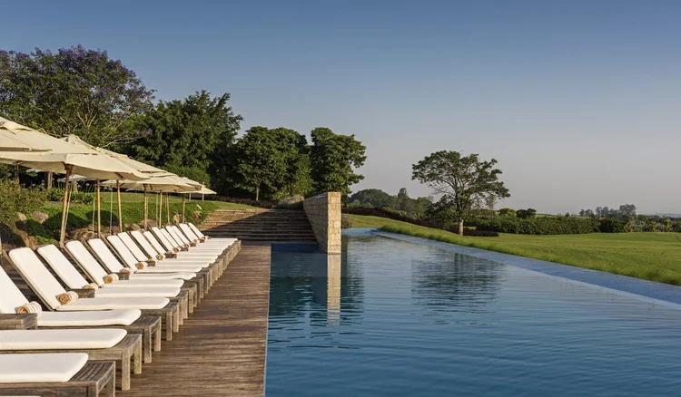 Piscina de borda infinita é uma das principais atrações do empreendimento (Fasano Boa Vista/Divulgação)