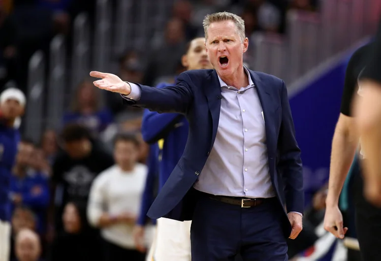 SAN FRANCISCO, CALIFORNIA - MARCH 05:  Head coach Steve Kerr of the Golden State Warriors complains about a call during their game against the Toronto Raptors at Chase Center on March 05, 2020 in San Francisco, California.  NOTE TO USER: User expressly acknowledges and agrees that, by downloading and or using this photograph, User is consenting to the terms and conditions of the Getty Images License Agreement.  (Photo by Ezra Shaw/Getty Images) (Ezra Shaw/Equipe/Getty Images)