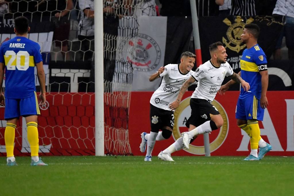 Corinthians: Vindo de uma boa sequência no Brasileirão, o Corinthians espera repetir o que fez na fase de grupos, quando venceu o time argentino em casa e não perdeu na La Bombonera (NELSON ALMEIDA/AFP/Getty Images)