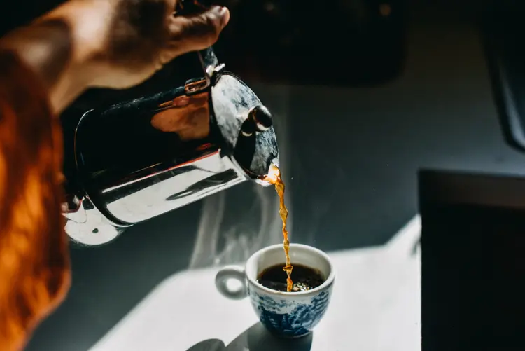 Dentre as sugestões de café para o uso está o blend do Gourmet Dark Roast 100% arábica, da Três Corações (Stefania Pelfini, La Waziya Photography/Getty Images)