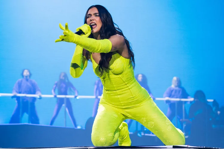 A cantora britânica Dua Lipa fará shows em São Paulo e no Rio de Janeiro. (Jason Koerner/Getty Images)