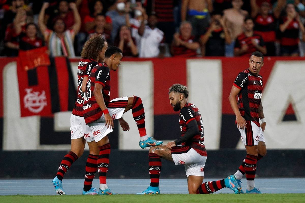 Flamengo x São Paulo: onde assistir e escalações do jogo pelo