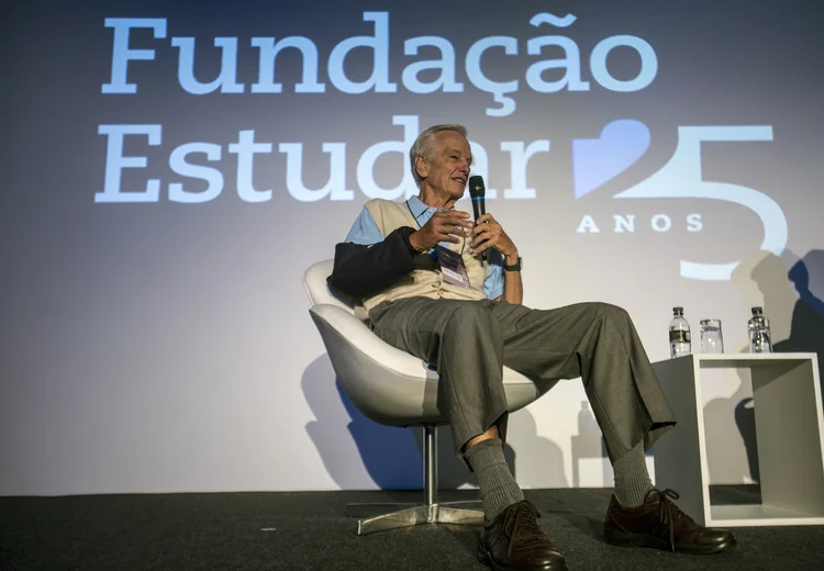 Brazilian billionaire Jorge Paulo Lemann, co-founder of Fundacao Estudar, speaks during an event for the nonprofit organization's 25th Anniversary in Sao Paulo, Brazil, on Monday, Aug. 1, 2016. Fundacao Estudar selects promising young Brazilians and supports their education through the program's scholarship program. Photographer: Dado Galdieri/Bloomberg via Getty Images (Bloomberg/Getty Images)