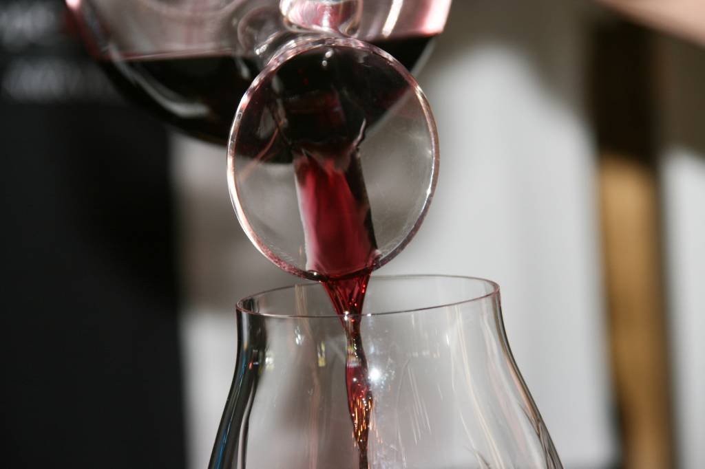 É sempre necessário decantar o vinho? Philippe Rothschild explica