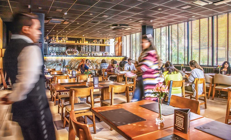 Restaurante Coco Bambu em São Paulo: previsão de inauguração de mais 14 restaurantes até o fim do ano (Leandro Fonseca/Exame)