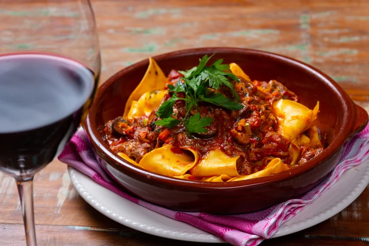 Papardelle de pato do restaurante Nonna Rosa. (Raul da Mota/Divulgação)