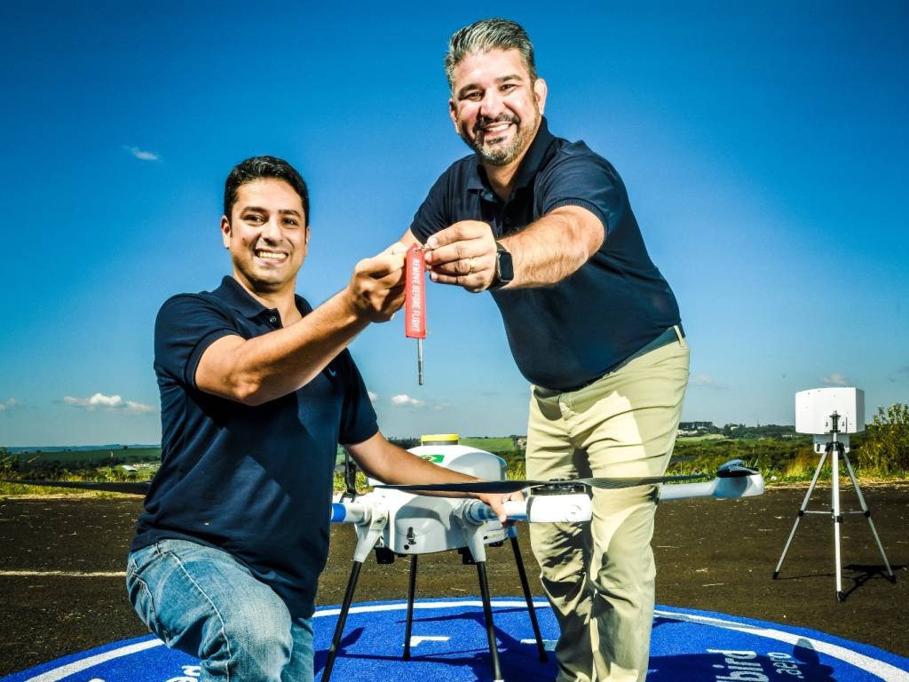 Samuel Salomão e Manoel Coelho, da SpeedBird Aero: startup de drones capta R$ 35 milhões para acelerar entregas não tripuladas no Brasil (Alexandre Battibugli/Divulgação)