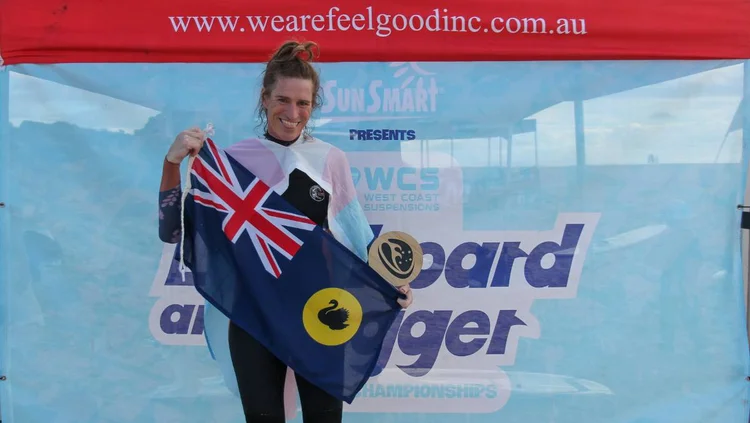 Sasha Jane Lowerson venceu torneio de longboard na Austrália (SWA/Reprodução)