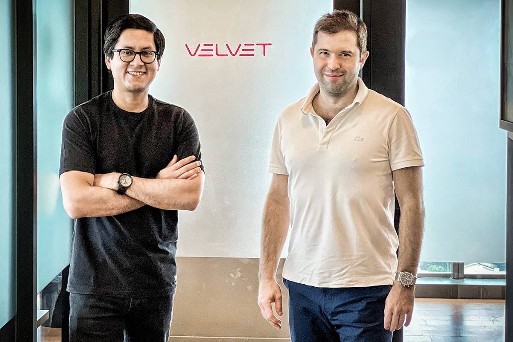 Carlos Naupari e Edouard Montmort, fundadores da Velvet: startup quer transformar liquidez em benefício de RH (Velvet/Divulgação)