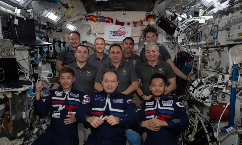 Astronautas americanos e russos estão em clima tenso no espaço