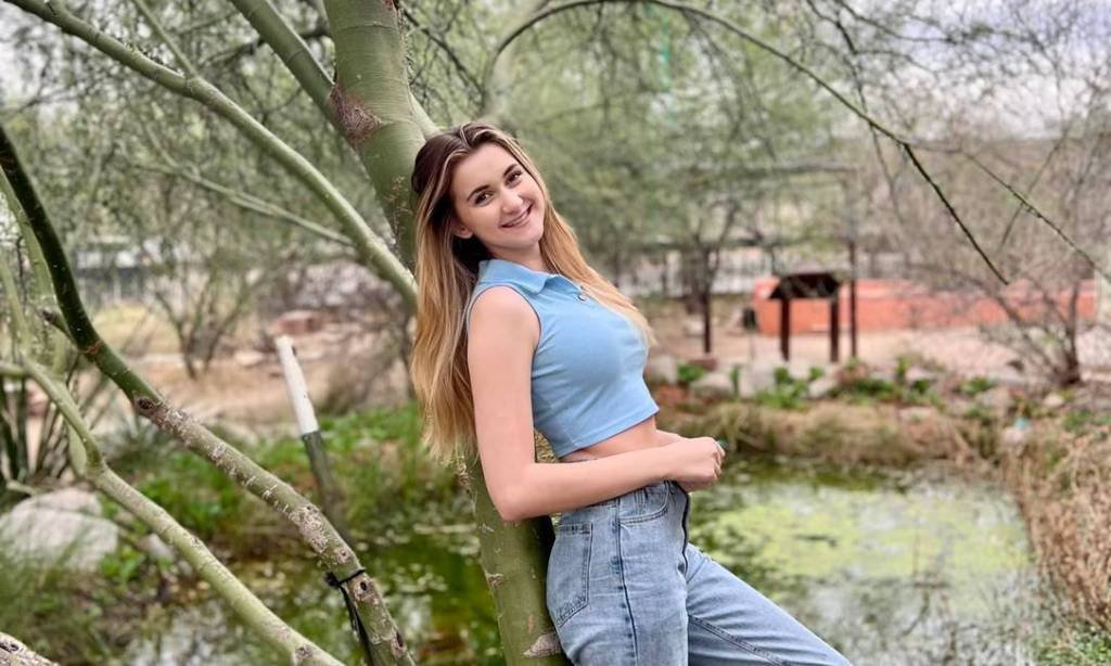 abigailbeckfacebook Abigail Beck, jovem do Arizona diagnosticada com alergia à água