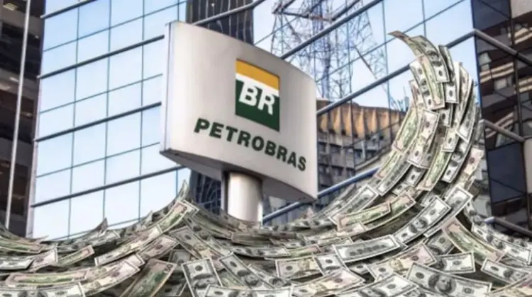 A Petrobras anunciou o pagamento de R$ 48,5 bilhões em dividendos aos acionistas, mas analista avalia que os papéis têm risco (Montagem Felipe Alves/Shutterstock)