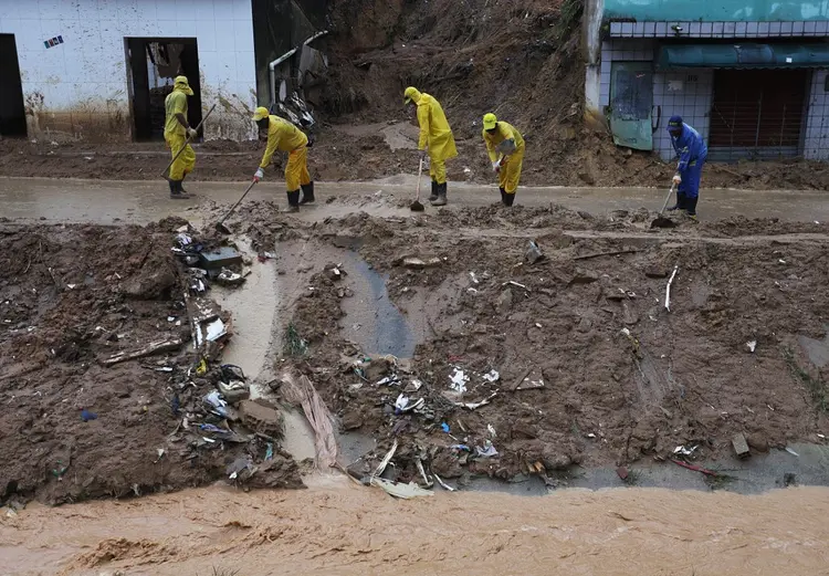 Chuvas em Pernambuco: mortes foram causadas principalmente pelo deslizamento de terra. (Sergio MARANHAO / AFP/AFP)