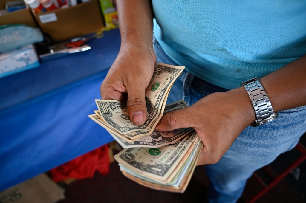 Dólar americano: como os argentinos estão driblando a inflação (AFP/AFP)