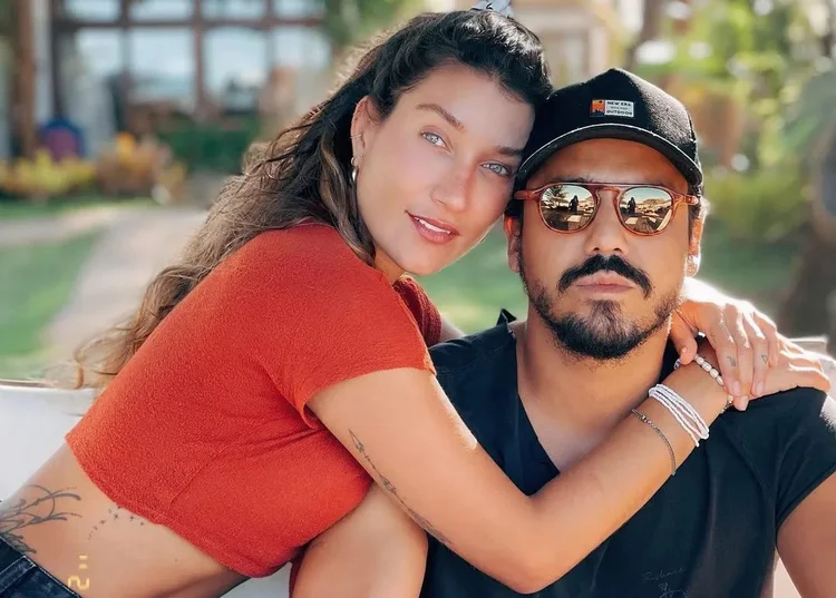O casal anunciou o início namoro em maio do ano passado (Instagram/Reprodução)