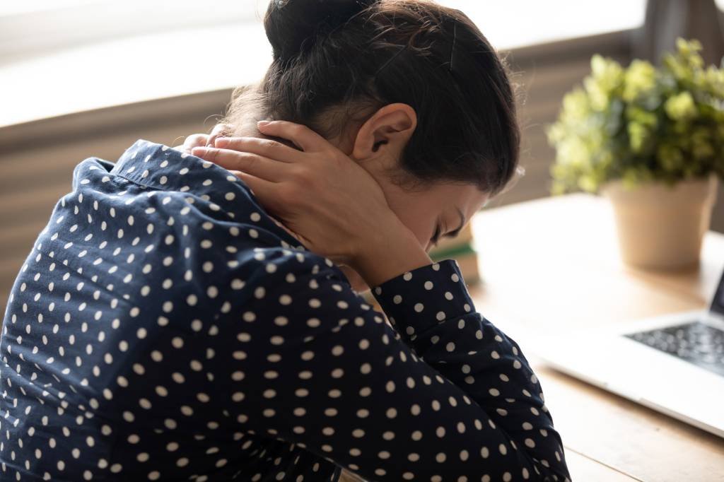 Doenças relacionados ao trabalho: burnout e tentativa de suicídio entram na lista (fizkes/Getty Images)