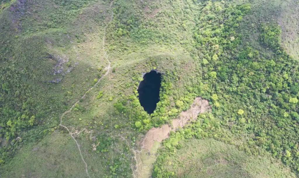 Foto de outro sumidouro na mesma região, descoberto em 2020