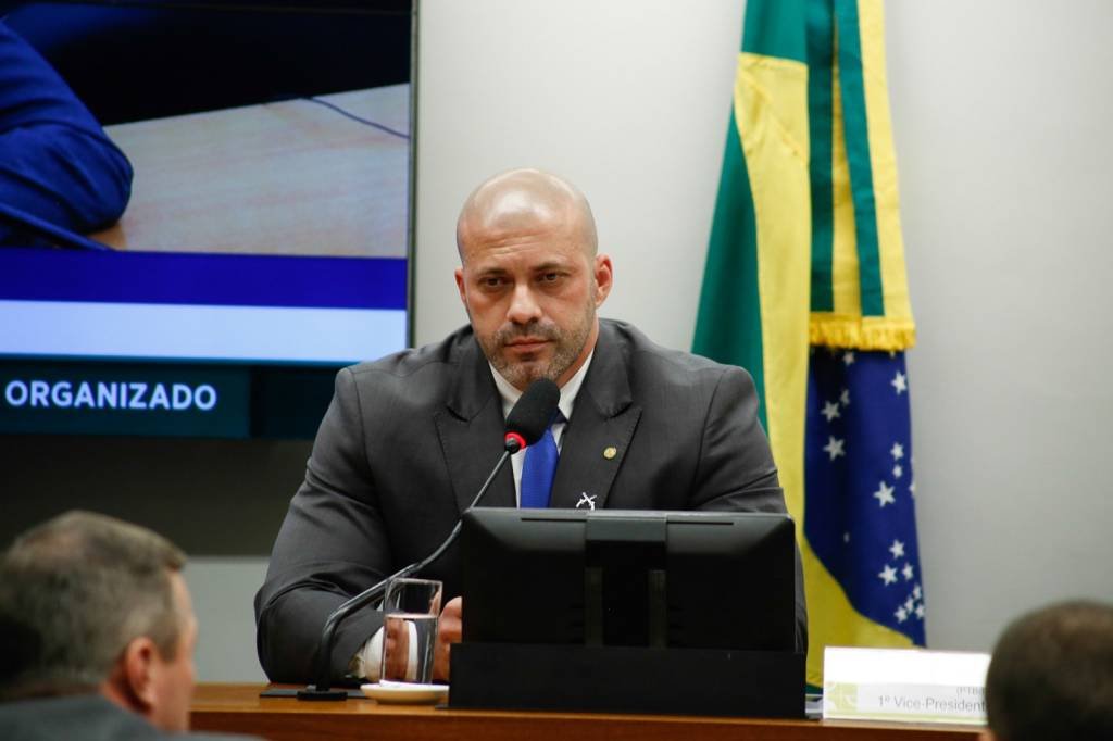 Sem tornozeleira: Moraes aplica nova multa de R$ 135 mil a Daniel Silveira