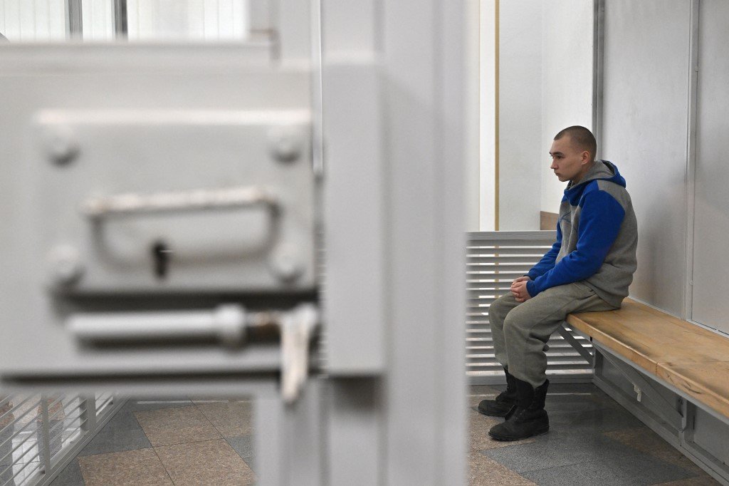 Primeiro soldado russo é condenado à prisão perpétua na Ucrânia
