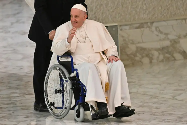 Francisco, 87 anos, utiliza uma cadeira de rodas para seus deslocamentos e sofreu uma série de crises de saúde nos últimos anos (AFP/AFP)
