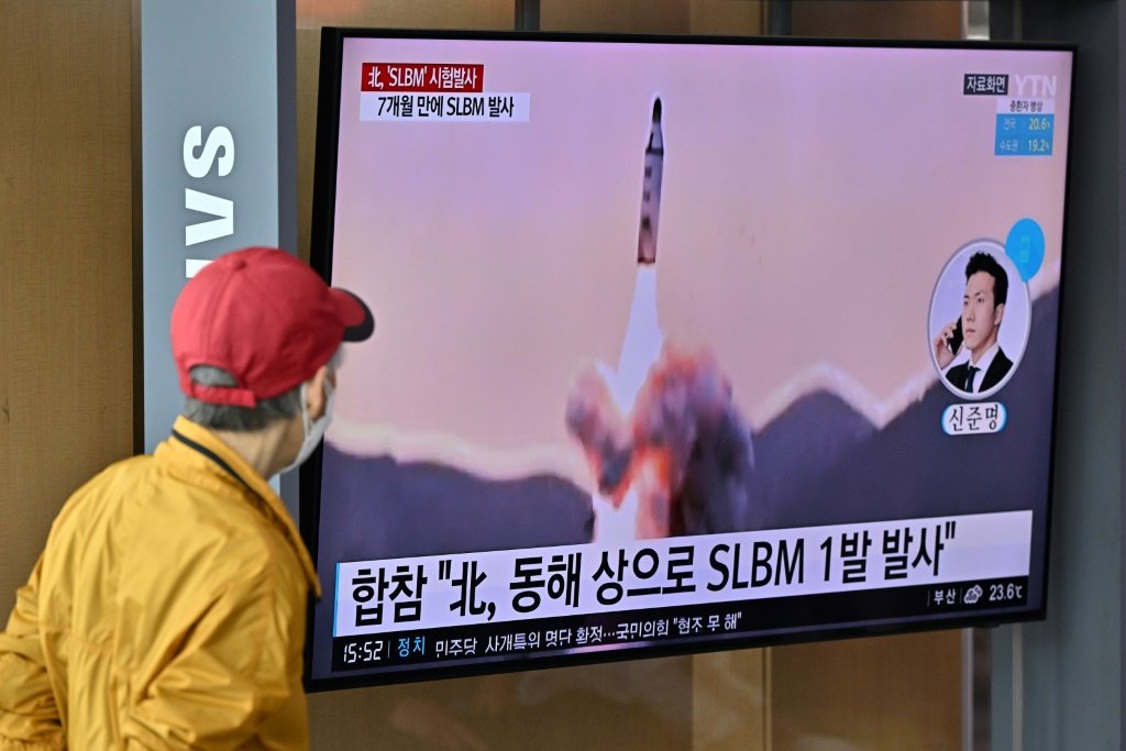 Coreia do Norte: televisão em Seul mostra noticiário informando o teste de míssil norte-coreano

 (AFP/AFP)