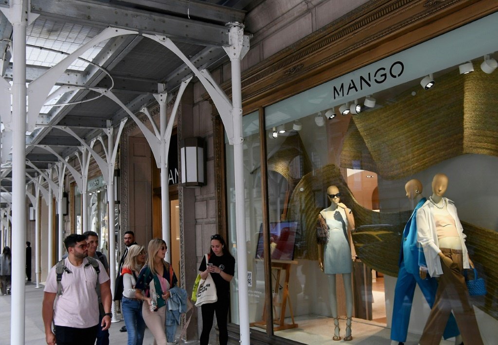 Vitrine da nova loja da Mango na 5ª Avenida (AFP/AFP Photo)