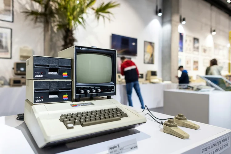 Computador Apple II exibido no novo Apple Museum de Varsóvia (AFP/AFP)