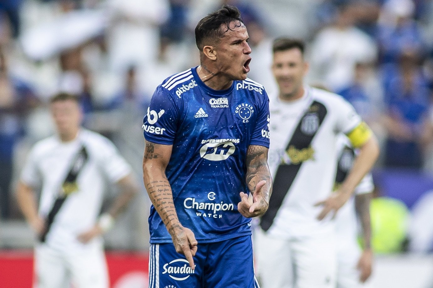 Retorno fenomenal: Cruzeiro garante acesso para Série A do Brasileiro com 7 rodadas de antecedência