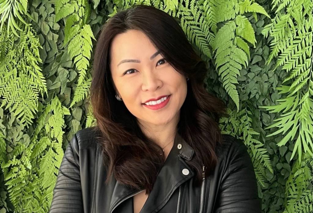 Adriana Ueno_RH Neon