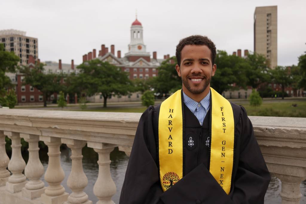 "Quantos como eu não chegaram lá ainda?": conheça o primeiro brasileiro negro formado em Harvard