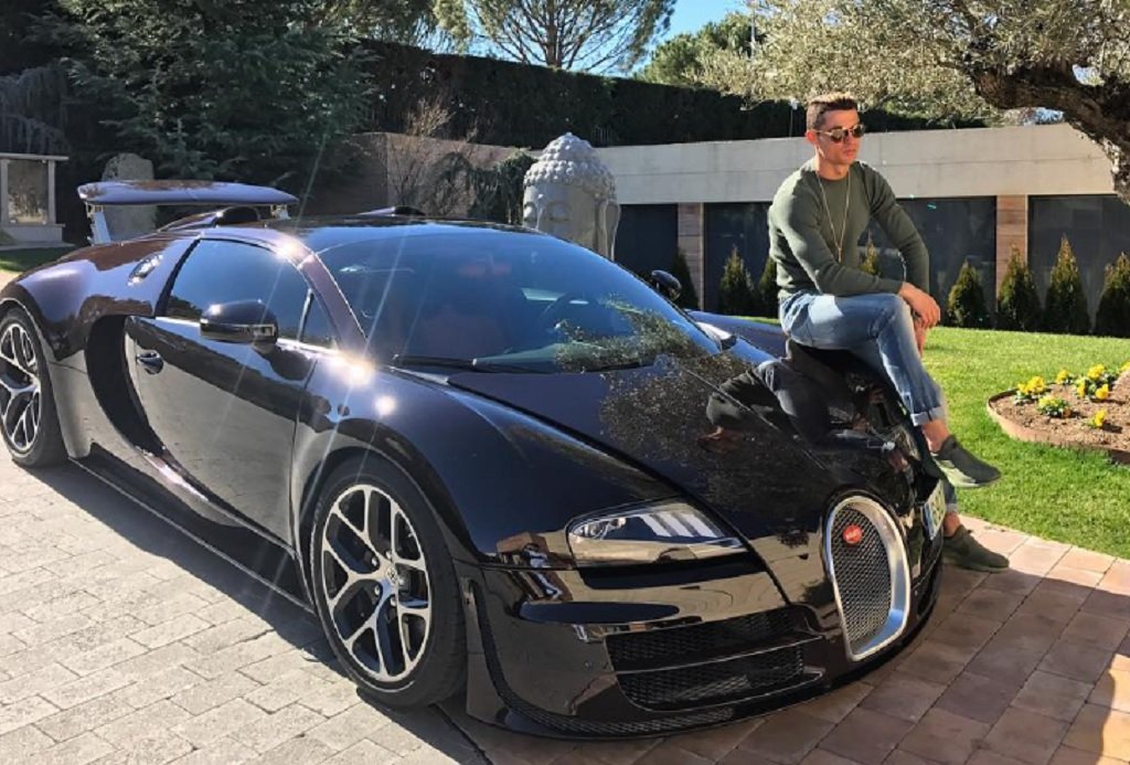 Segurança de Cristiano Ronaldo bate raríssimo Bugatti de R$ 10 milhões