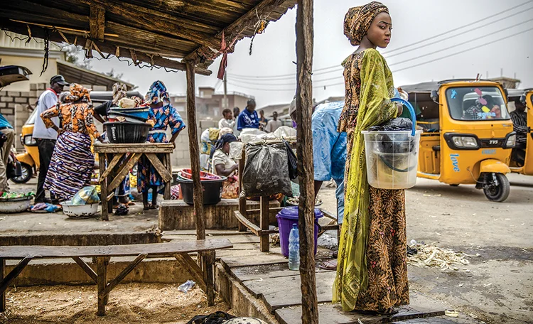 Dos 230 milhões de habitantes, 130 milhões agora são muito pobres (Luis Tato/AFP/Getty Images)