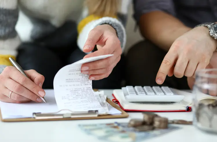 Dia dos Namorados: transparência nas finanças ajuda a atingir objetivos em comum sem pressionar o orçamento (Reprodução/Getty Images)