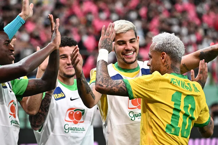 Futebol: Em boa apresentação, os comandados de Tite golearam os coreanos sem muitas dificuldades (ANTHONY WALLACE/AFP/Getty Images)