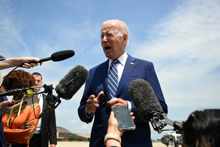 O casal presidencial sobrevoará a região de helicóptero antes de se reunir com políticos locais (JIM WATSON/AFP/Getty Images)