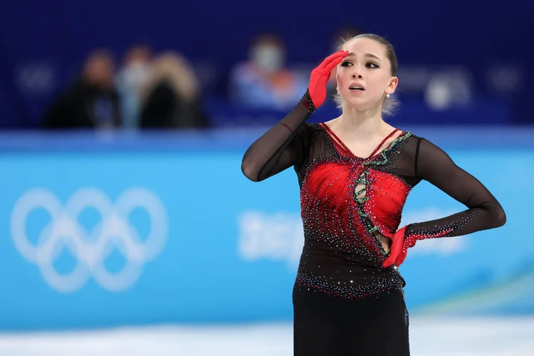 Kamila Valieva, da equipe ROC, reage durante o evento da equipe feminina de patinação livre de patinação individual nos Jogos Olímpicos de Inverno de Pequim 2022. (Lintao Zhang/Getty Images)